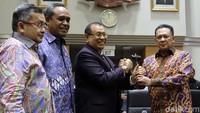 Penunjukan Kahar menggantikan Bamsoet ini sebelumnya dibeberkan oleh Ketua Umum Partai Golkar Airlangga Hartarto. Pertimbangan pengalaman menjadi alasan Airlangga memunculkan nama Kahar.