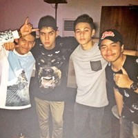 Al Ghazali kembali bergaya memakai kaus dari brand Givenchy saat hangout bareng teman-temannya. T-shirt Givenchy Rottweiler print itu harganya US$ 550 atau sekitar Rp 7,3 juta. Foto: Instagram