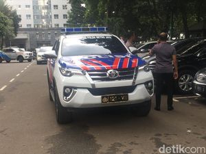 Ditlantas Polda Metro Terima Hibah 6 Unit Mobil dari Pemda Jabar