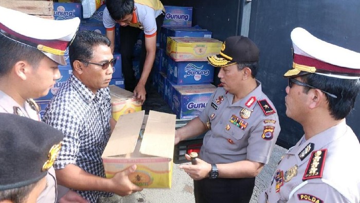 Kapolda Banten Beri Sumbangan Korban Gempa di Lebak