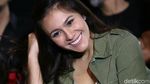 Kemesraan Awkarin dengan Anak Wakil Ketua MPR, Lucinta Luna Pamer Body Seksi