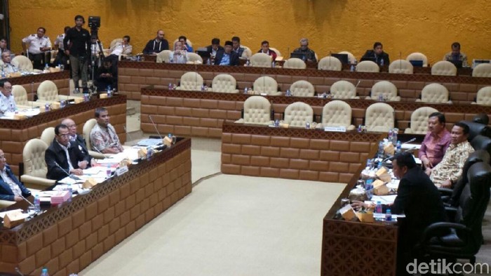 Ada Gempa Saat Raker dengan DPR, Menhub: Kapan? Enggak Kerasa