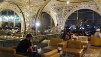 Kursi-kursi nyaman tertata dengan rapi di lounge ini (Kurnia/detikTravel)