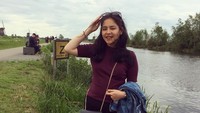Selain ke taman nasional, Gebi juga sempat berpose di Kinderdijk, Belanda. Daerah ini memang terkenal dengan kincir anginnya(@gabriellakf/Instagram)
