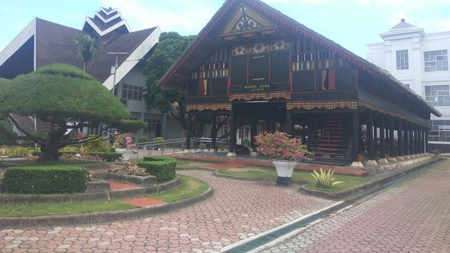 Keren! 5 Rumah Adat Indonesia Ini Tahan Gempa