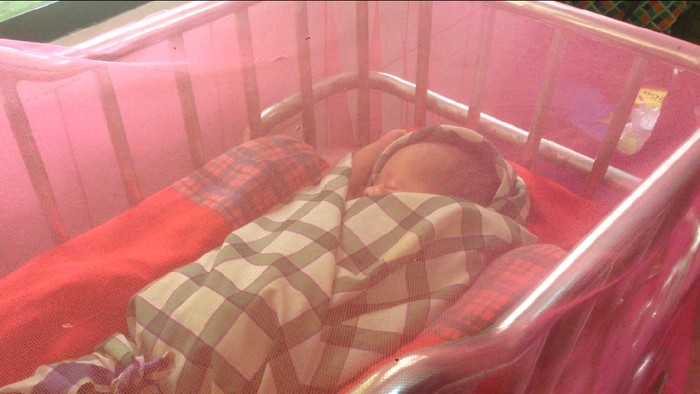 Bayi Ini Ditemukan dalam Kardus di Duren Sawit