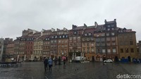 Bangunan kubikal warna-warni jadi ciri khas kawasan ini. Meski pernah dihancurkan oleh Jerman, tempat ini tetap menarik disinggahi (Odilia/detikTravel)