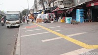 Pasca penertiban, kondisi trotoar terlihat lengang. Grandyos Zafna/detikcom.