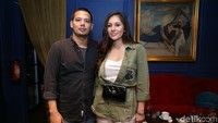 Wulan bersama Adilla Dimitri saat ditemui di kawasan Kemang, Jakarta Selatan pada Selasa (23/1). Pool/Palevi S/detikFoto.