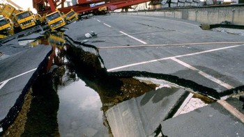 Sekitar 80% dari fenomena gempa bumi di seluruh dunia terjadi dalam kawasan cincin api. (Foto: National Geographic)