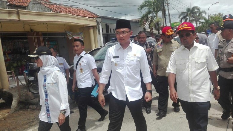 Mobil Rombongan Kemensos Masuk Parit di Pandeglang, Mensos Aman Mobil Rombongan Kemensos Masuk Parit di Pandeglang, Mensos Aman