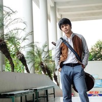 Walaupun saat ini usianya sudah 22 tahun, namun Arbani Yasiz berhasil memerankan karekter Roman sebagai anak SMA. Foto: Instagram