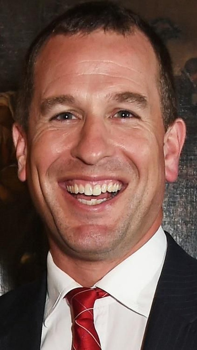 Peter Phillips menjadi cucu paling tua Ratu Elizabeth. Dia adalah putra dari Putri Anne dan Kapten Mark Phillips. Pria yang tidak mendapat gelar pangeran ini menikah dengan Autumn Phillips dan memiliki dua putri, Savannah and Isla Phillips. Foto: Getty Images