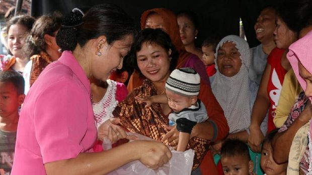 Bhayangkari Daerah Banten ikut serta dalam penyerahan bantuan