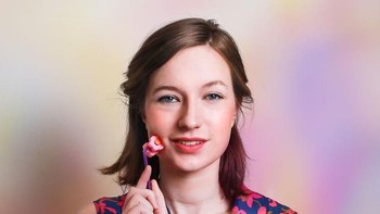 Alat pemijat wajah. (Foto: evijalaivina)