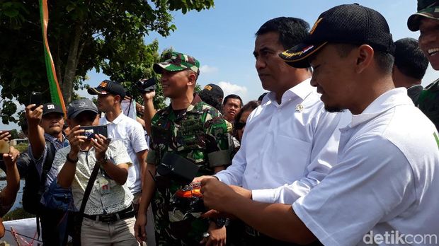 Panen Padi di Jateng, Mentan Jajal Drone Pertanian