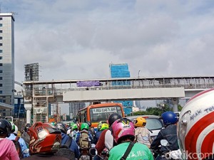 Pancoran ke Kuningan Macet Panjang, Dishub DKI: Ada Penyempitan