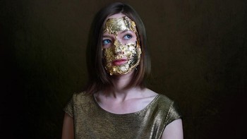 Masker wajah emas. (Foto: evijalaivina)