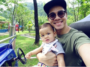 Ketika Ayah Ganteng, Rionaldo Stockhorst, Momong Anak