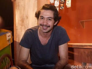 Perankan Sosok Benyamin, Reza Rahadian Dekati Keluarga Almarhum