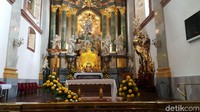 Bagi umat Katolik, jika ke Warsawa, jangan lupa mampir biara Jasna Gora, tempat ziarah besar di Eropa Timur. Banyak doa permohonan yang dipanjatkan pada Bunda Maria-Black Madonna mendapat jawaban di tempat ini. (Odilia/detikTravel)