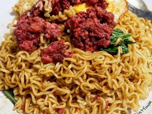 Nyobain Makan Bakmie dengan Topping 8 Kombinasi