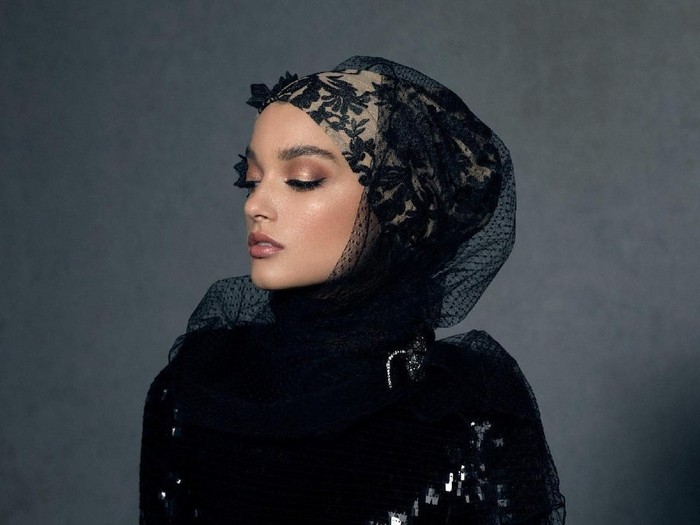 Hijab termahal di dunia. Foto: Instagram/HauteHijab Hijab termahal di dunia. Foto: Instagram/HauteHijab