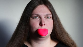 Alat pembesar bibir, biar tampak seksi seperti Angelina Jolie. (Foto: evijalaivina)