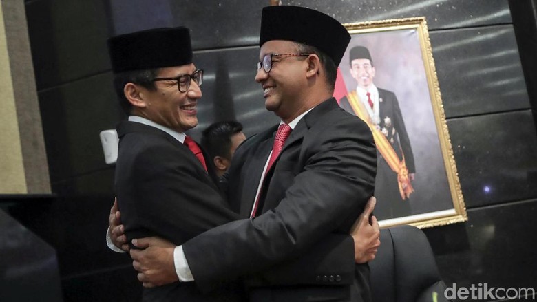 Beda Sikap Anies-Sandi soal Dirut Dharma Jaya yang Ingin Mundur Beda Sikap Anies-Sandi soal Dirut Dharma Jaya yang Ingin Mundur