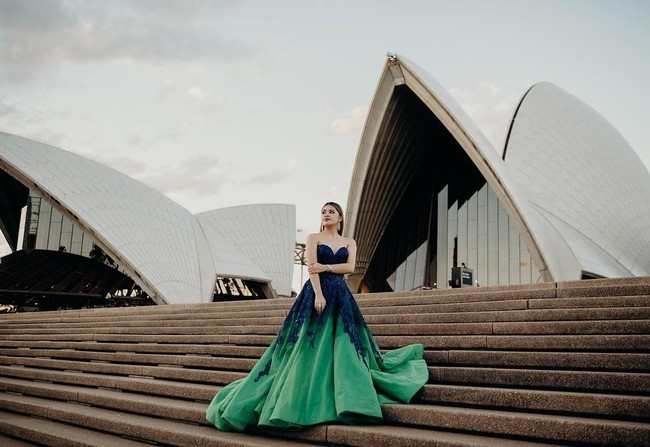 Seolah-olah tak cukup melakukan pemotretan untuk ulang tahunnya di Malacanang, Isabelle juga melakukan pemotreta di Australia.  Foto: Instagram