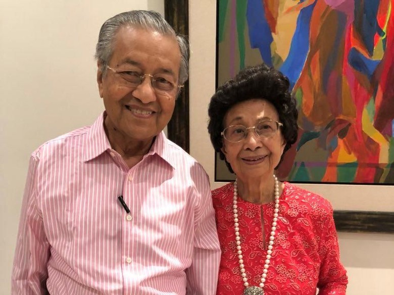 Istri Mahathir Minta Warga Tak Kirimi Hadiah, Ini Alasannya Istri Mahathir Minta Warga Tak Kirimi Hadiah, Ini Alasannya