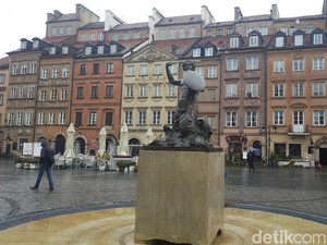 Putri Duyung Bersenjata, Ikonnya Kota Tua Warsawa