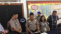 Foto: AKN melakukan aksi bejatnya saat korban diajak menginap di rumah tersangka dengan dalih korban diminta untuk membantu tugas tersangka mereka nilai. Fotografer: Ibnu Hariyanto/detikcom