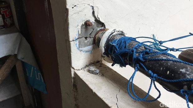 Tindak Lanjut Laporan Warga, Sudin LH Jakbar Cek Lokasi Rusun Retak