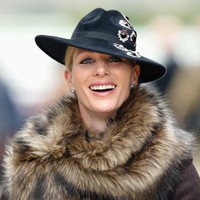 Zara Tindall adalah adik dari Peter Phillips yang juga merupakan putri dari Putri Anne dan Kapten Mark Phillips. Wanita 35 tahun ini juga tidak mendapat gelar putri, hanya ibu mereka saja yang putri. Wanita 36 tahun itu menikah dengan Mike Tindall dan memiliki anak Mia Tindall. Kini Zara tengah mengandung anak kedua.  Foto: Getty Images