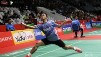 Anthony Ginting bertanding melawan Wong Wing Ki Vincent di Istora Senayan, Jakarta, Rabu (24/1/2018).