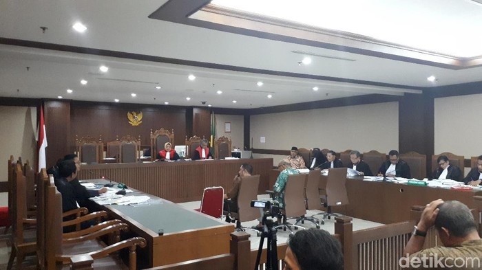 Nur Alam Disebut Buka Rekening Bank Pakai Nama Orang Lain