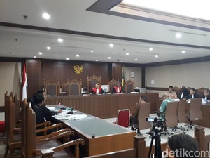 Nur Alam Disebut Buka Rekening Bank Pakai Nama Orang Lain