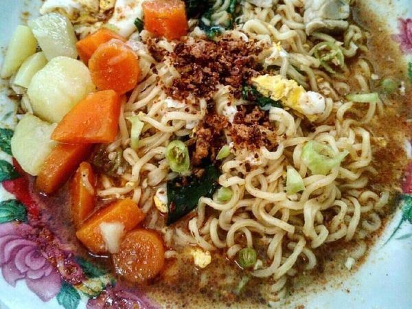 Ini 9 Racikan Mie Instan Netizen Buat Sarapan di Tanggal Tua