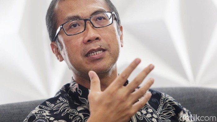 Direktur Laporan Harta Kekayaan Penyelenggara Negara (LHKPN) Cahya Hardianto Harefa memberikan keterangan kepada wartawan terkait penutupan pendaftaran calon kepala daerah di Gedung KPK, Jakarta, Rabu (24/1). LHKPN sebagai syarat wajib pendaftaran ke KPU bagi calon pemimpin daerah yang akan mengikuti Pilkada serentak 2018 sudah ditutup pada tanggal 20 januari 2018 lalu.
