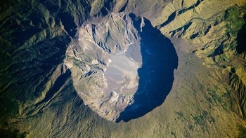 Erupsi gunung berapi paling parah yang terjadi di kawasan cincin api mengambil tempat di Indonesia pada April 1815, yaitu letusan Gunung Tambora, dengan kekuatan 7 VEI (volcanic explosivity index). (Foto: National Geographic)