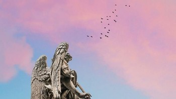 Foto-fotonya pun kerap ia bagikan di akun media sosialnya seperti Instagram dengan akun @redunchained yang sudah memiliki ribuan follower. (Foto: Instagram)