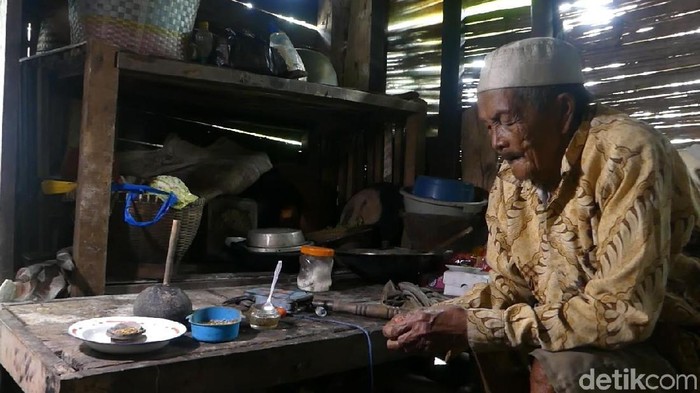 Unik Kakek di Banjarnegara Obati Nyeri Sakit  Gigi  dengan 