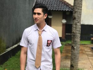 Reaksi Kocak Verrell Bramasta Lihat Gepokan Uang Dollar Raffi Ahmad