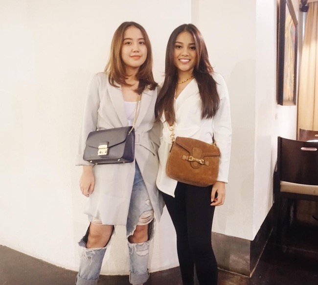 Aurel Hermansyah bergaya bersama seorang temannya dengan memakai tas Gucci Lady Web seharga US$ 2.100 atau sekitar Rp 28 juta. Foto: Instagram