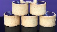Yang ini cocok buat penyuka cheesecake. Ube Cheesecake Tart ini bentuknya mungil dengan isian keju krim dan ubi ungu. Creamy manis!Foto: Istimewa