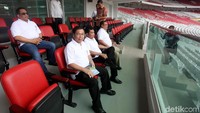 Anggota Komisi X melihat ruang VIV GBK.