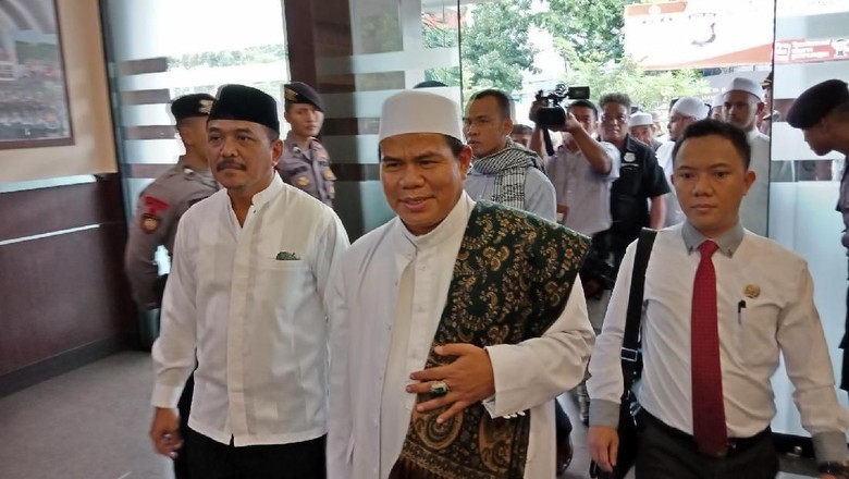 Pengacara Sebut Meme yang Disebar Ketua MUI Jagakarsa Bukan Kebencian Pengacara Sebut Meme yang Disebar Ketua MUI Jagakarsa Bukan Kebencian