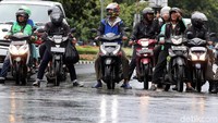 10 Januari 2018 lalu, secara resmi sepeda motor boleh melintas di kawasan Sudirman-Thamrin. Rengga Sancaya/detikcom.