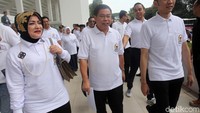 Ibas ikut dalam rombongan itu.
